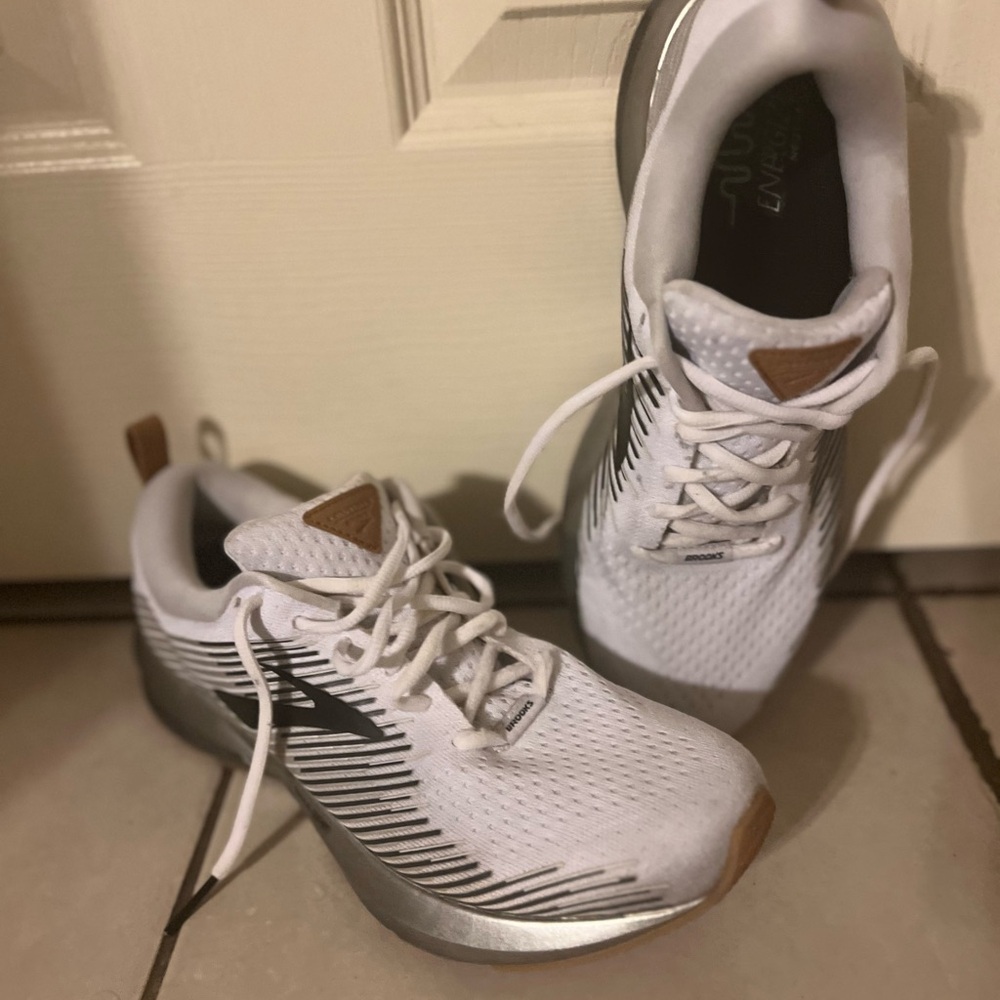 Brooks White Athletic Shoes with Breathable Mesh and Thick Cushioning